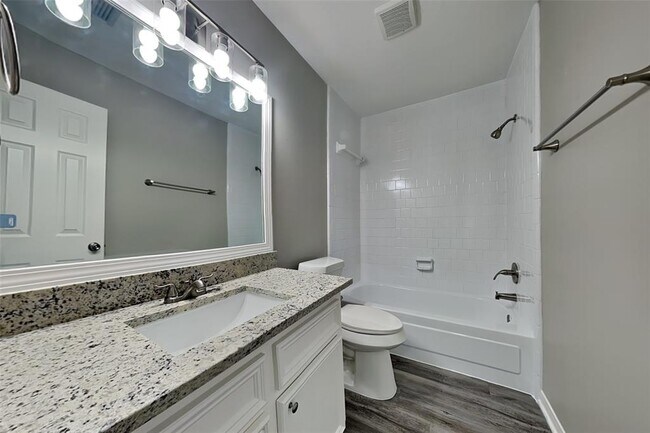 Building Photo - 719 Fernglade Dr