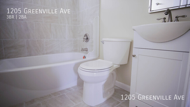 Building Photo - HUGE 3BD near VCU!