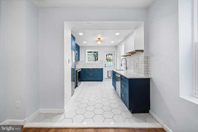 Building Photo - 2454 Amber St