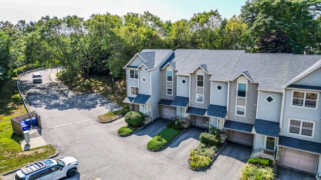 Building Photo - 19 Hawthorne Dr