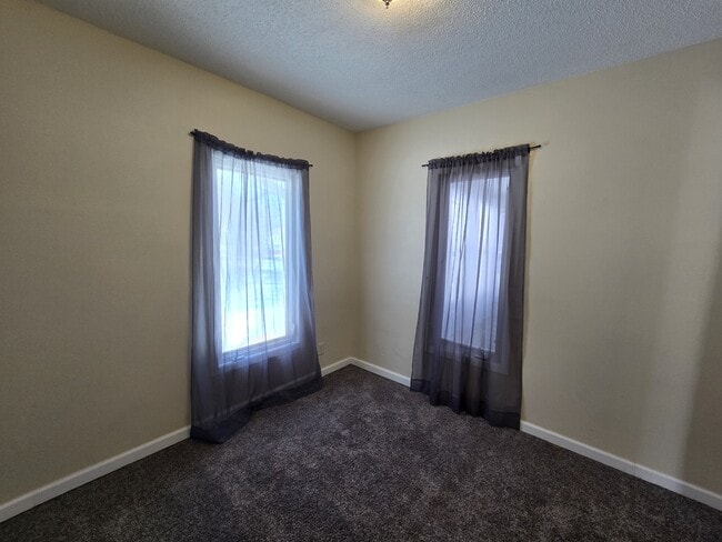 Building Photo - 330 Cottage St