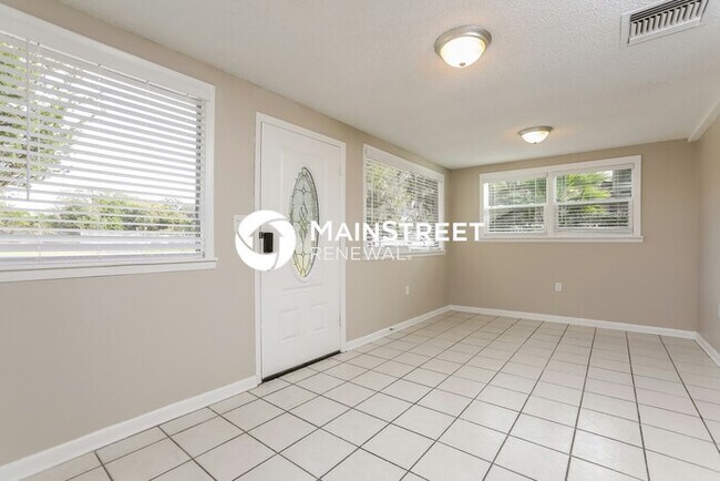 Building Photo - 3 Bedroom Pet-Friendly Home in EUSTIS, FL with Main Street Renewal