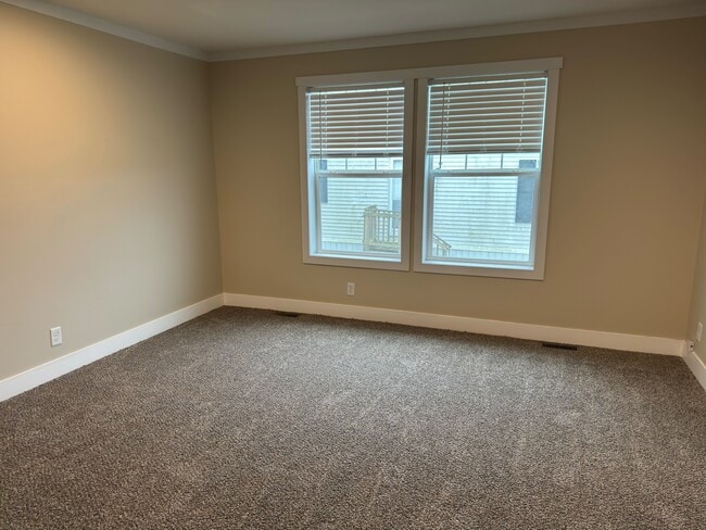 Building Photo - 48599 Lakeview E