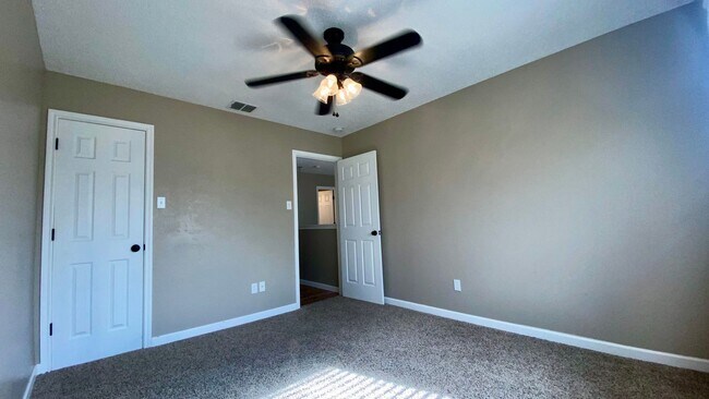 Building Photo - Beautiful Home in Established Neighborhood