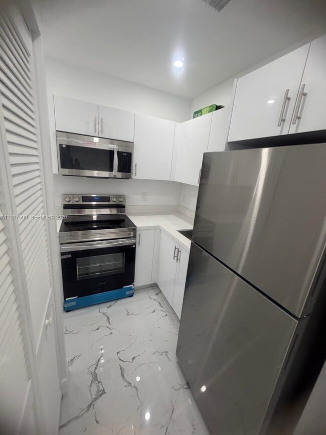 Building Photo - 2431 NW 23rd St