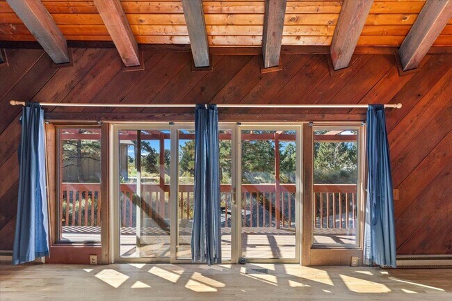 Building Photo - 6200 Pine Hollow Dr