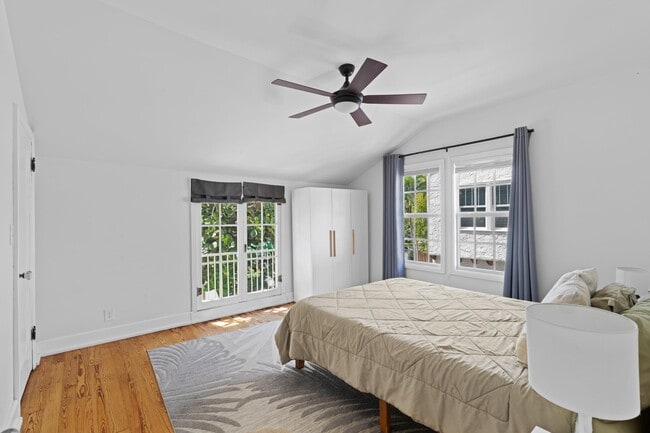 Building Photo - 419 30th St