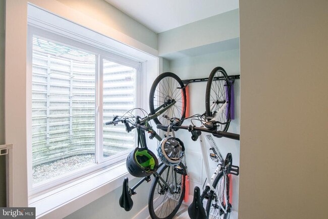 Building Photo - 2520 Kimball St