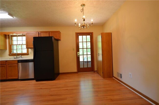 Building Photo - 19 Gwen Ct