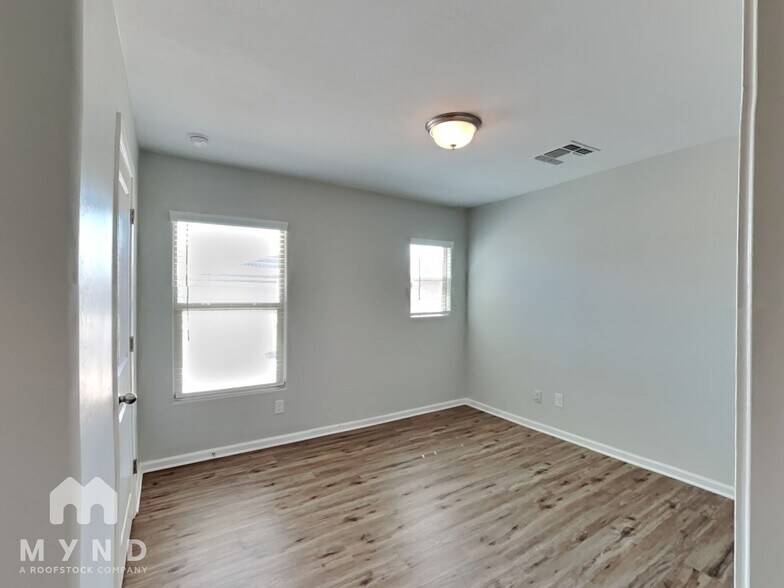 Building Photo - 2383 Oakmont Ln