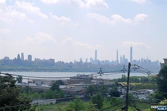 Building Photo - 154 Undercliff Ave