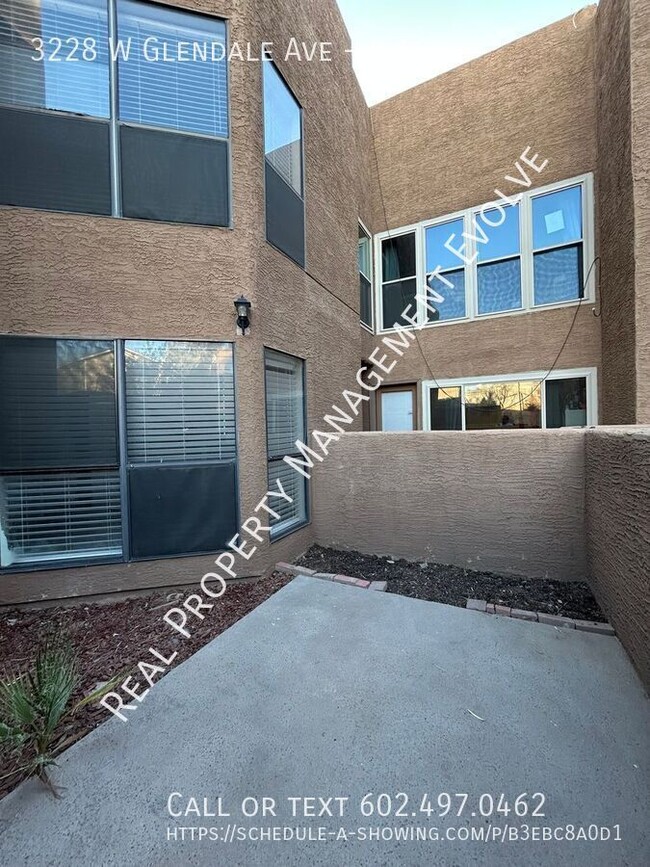 Building Photo - 3228 W Glendale Ave
