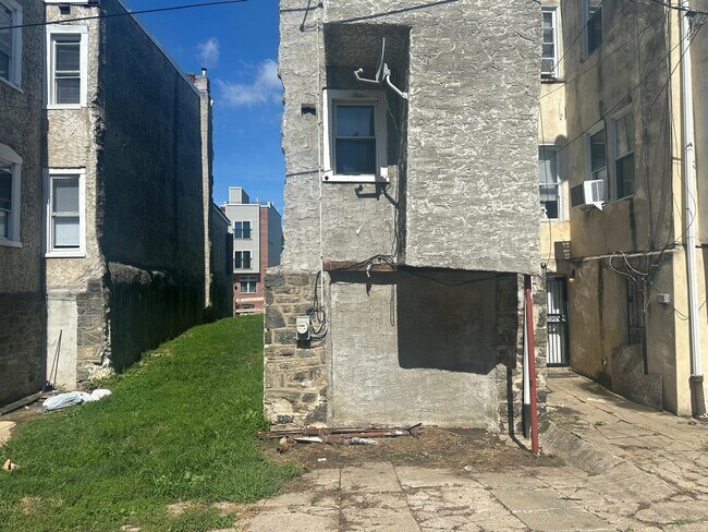 Building Photo - 5628 Warrington Ave