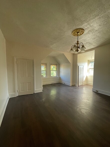 Building Photo - 840 Centre Ave