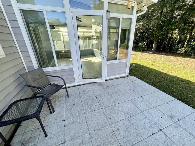 Building Photo - Four Bedroom Home Available in Edgefield!