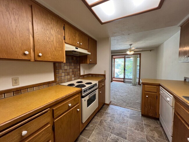 Building Photo - E Court Duplex