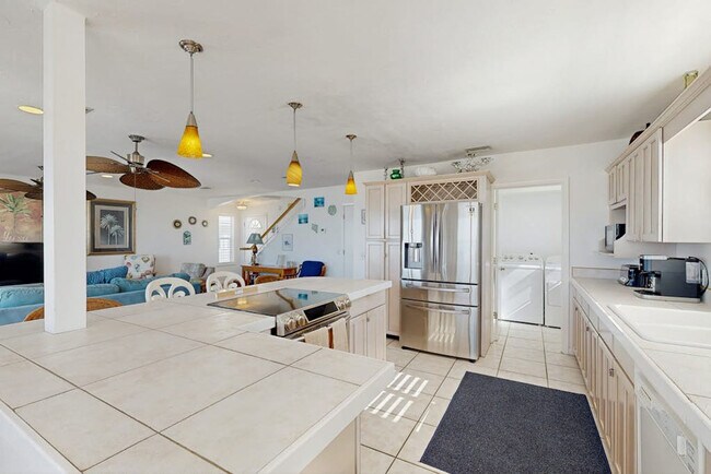 Building Photo - 1107 Gulf Dr S