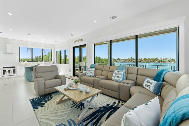 Primary Photo - 247 Pescayo Ave