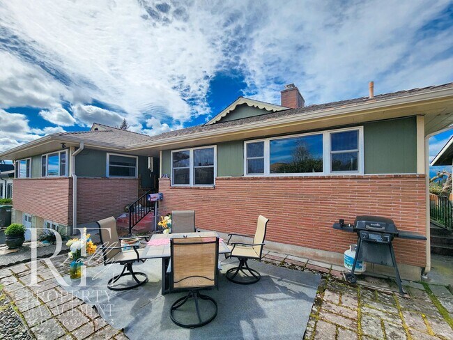 Building Photo - 2113 Brashem Ave