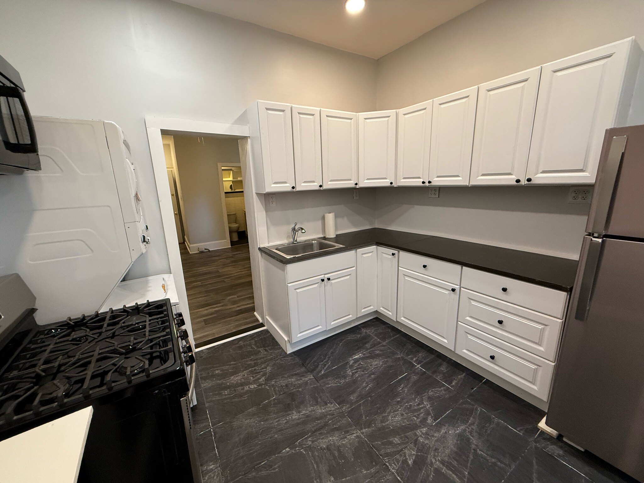 Building Photo - 828 Corinthian Ave