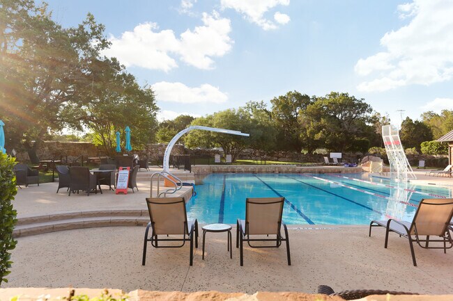 Building Photo - 632 Sydney St