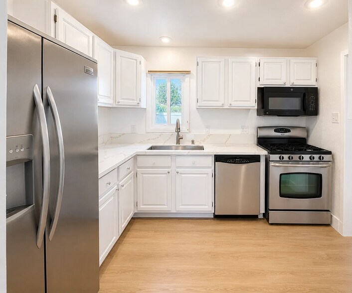 Building Photo - 6986 Elegance Ct