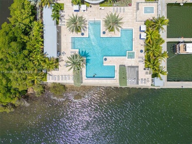 Building Photo - 17111 Biscayne Blvd