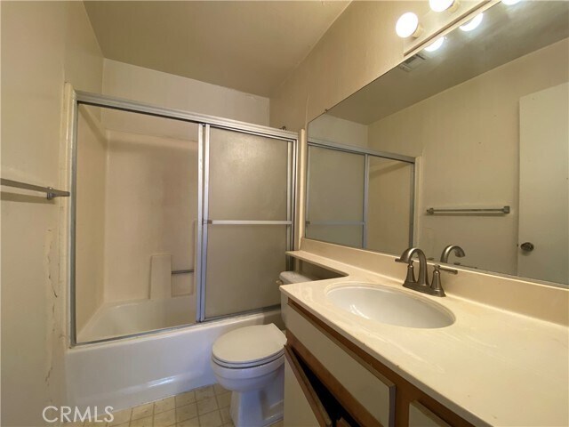Building Photo - 987 E Del Mar Blvd