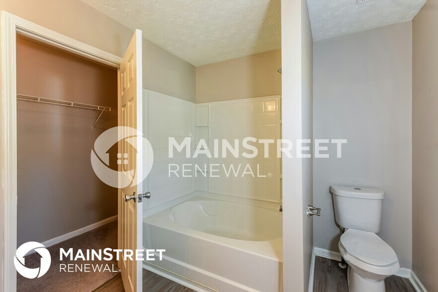 Building Photo - 4023 Riverside Pkwy