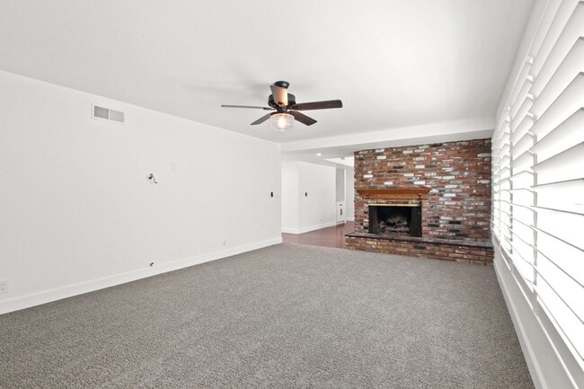 Building Photo - Beautiful Rehabbed Home In Mesa Verde with...