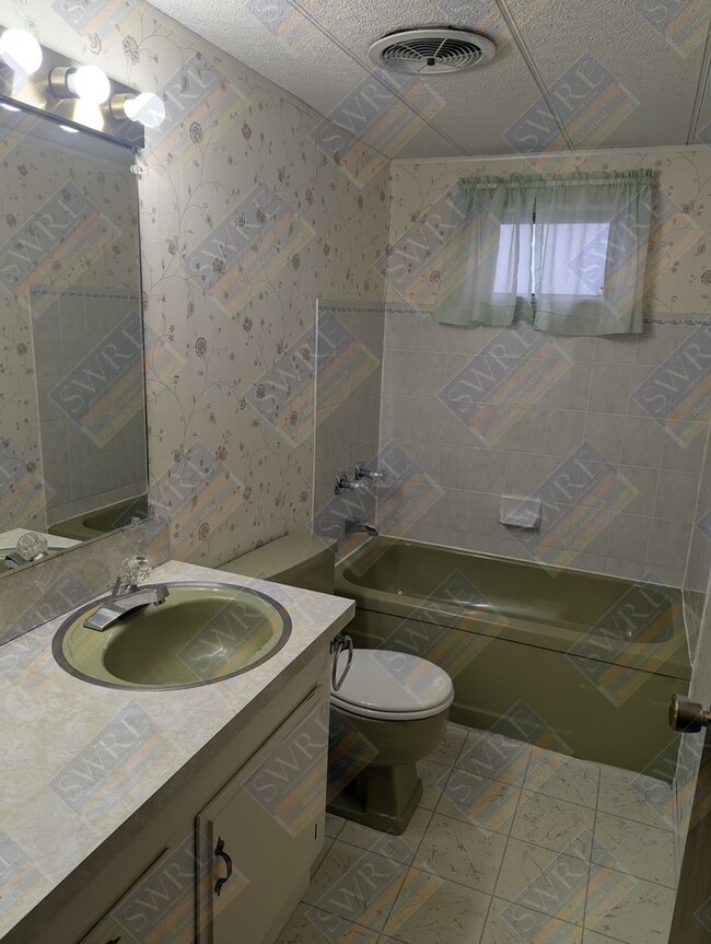 Building Photo - 1038 Lyle St