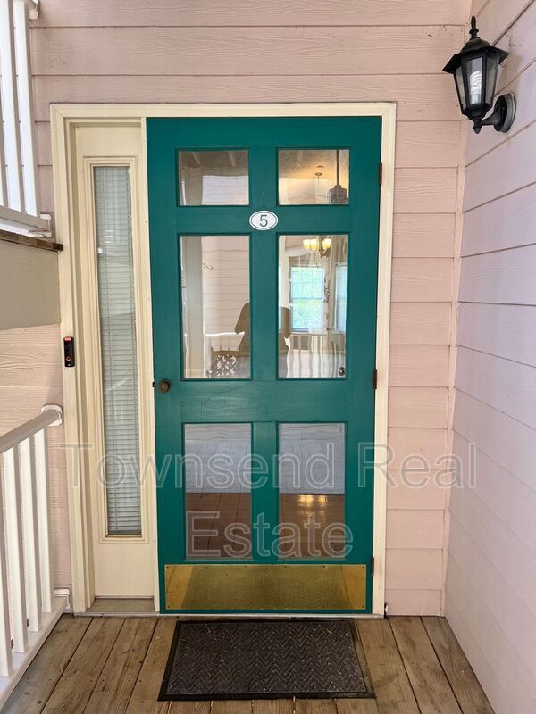 Building Photo - 824 Sage Creek Ln