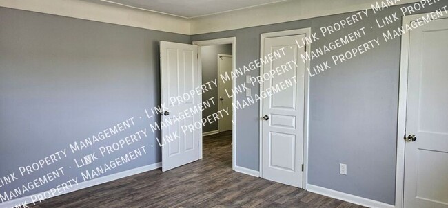 Building Photo - Fresh Painted 3 BR 1.5 BA in Red Bank for ...