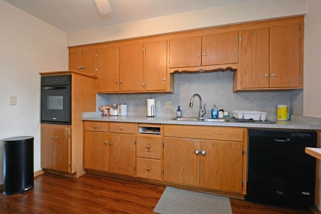 Building Photo - Charming 3 Bed, 1.5 Bath Home in Richfield – Private Yard, Garage & Prime Twin Cities Access