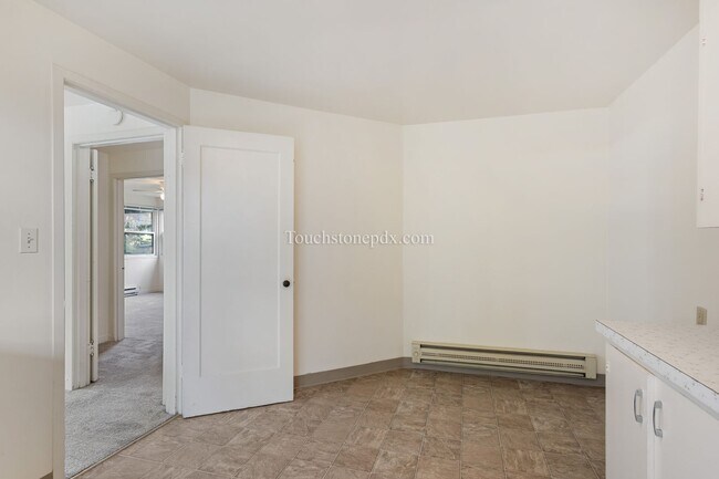 Building Photo - Welcoming 1 BD | 1 BA Conveniently Located...