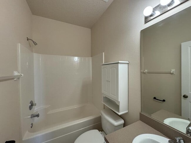 Building Photo - 602 Monroe Cir
