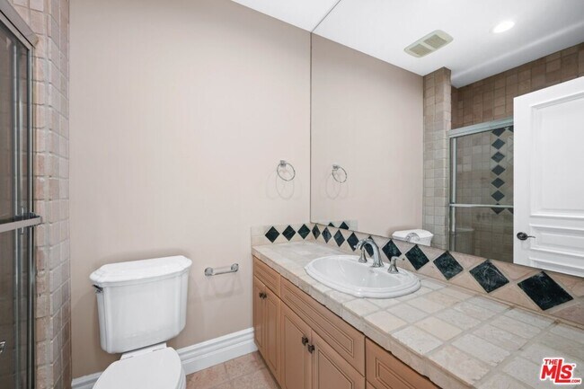 Building Photo - 11221 Briarcliff Ln