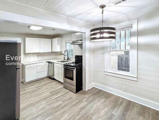 Building Photo - 745 82nd Pl S