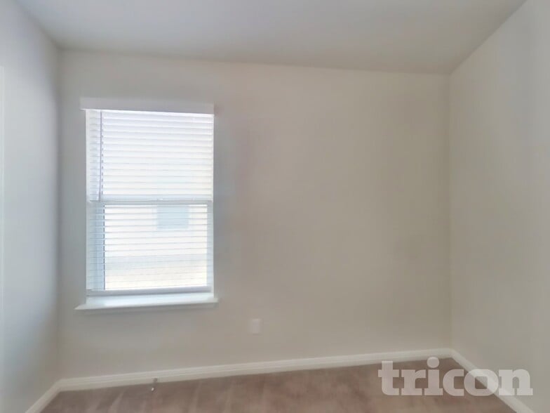 Building Photo - 13523 Emerson Wy