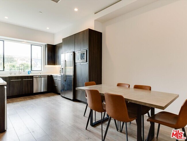 Building Photo - 4830 Pickford St