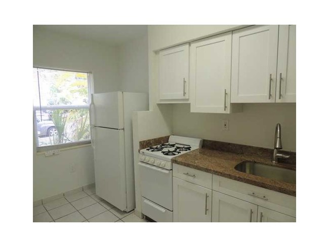 Kitchen - 2243 Calais Dr