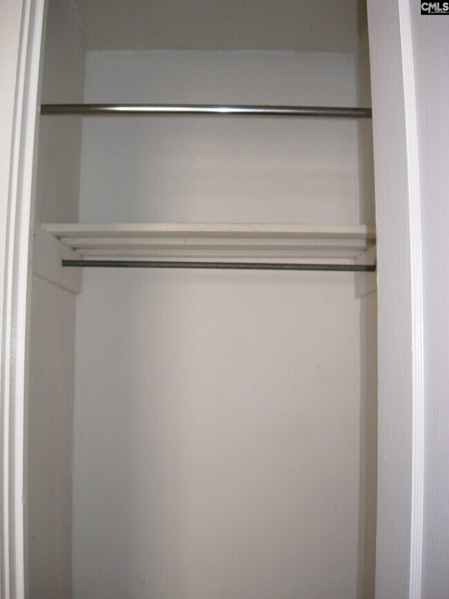 Building Photo - 704 S Bonham Rd