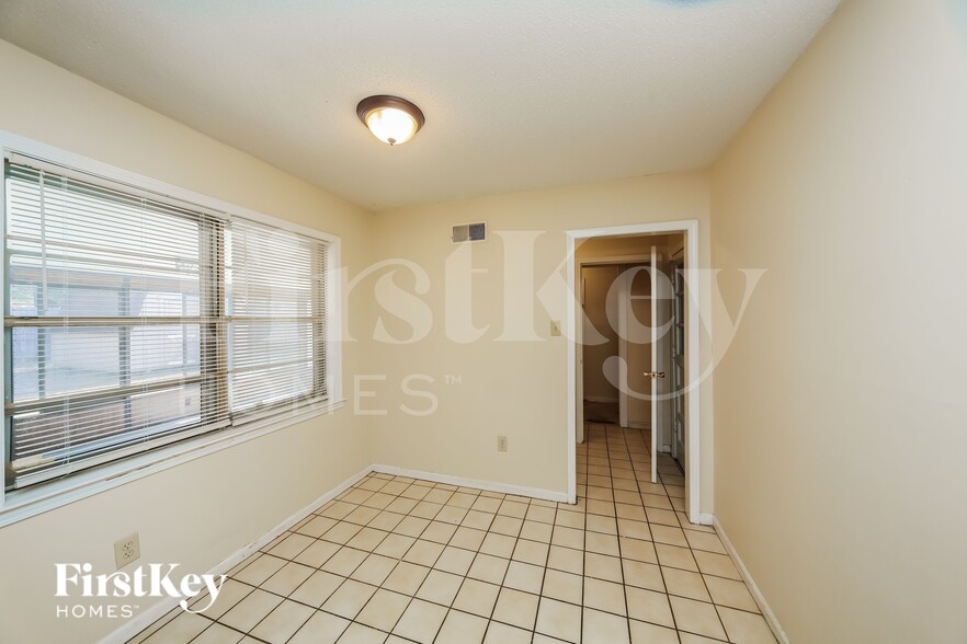 Building Photo - 1374 Greenland Rd