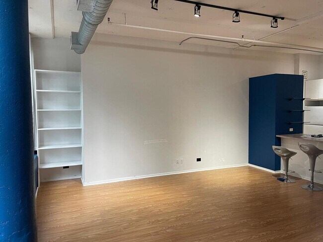 Building Photo - 130 S Canal St