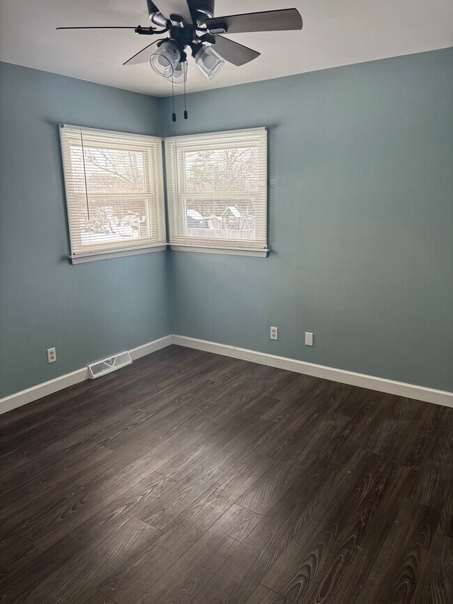 Building Photo - 103 Cherry St