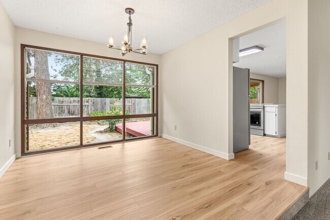 Building Photo - Must See! 3 bed/2 bath home with amazing private backyard - Double Garage/Community Pool