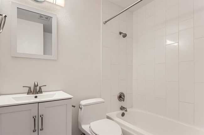 Building Photo - 300 Crockett St