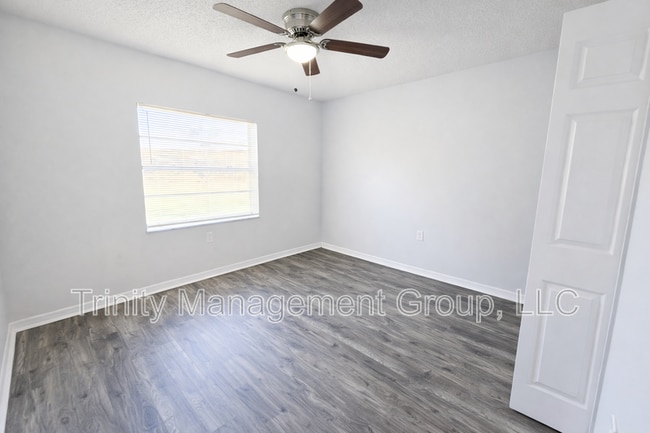 Building Photo - 10449 Mayflower Rd