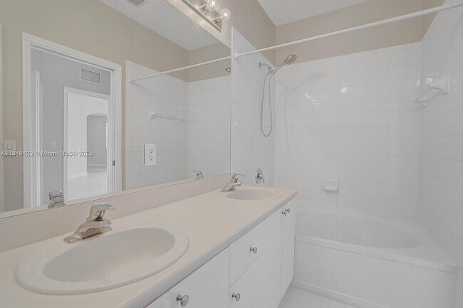 Building Photo - 1013 Shoma Dr