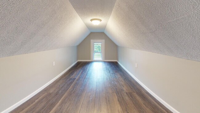 Building Photo - Clark/Fulton - 4 bed/1 bath - Single Family Home